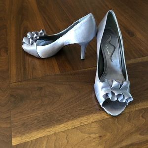Nina Womens slate gray satin heals with ruffle